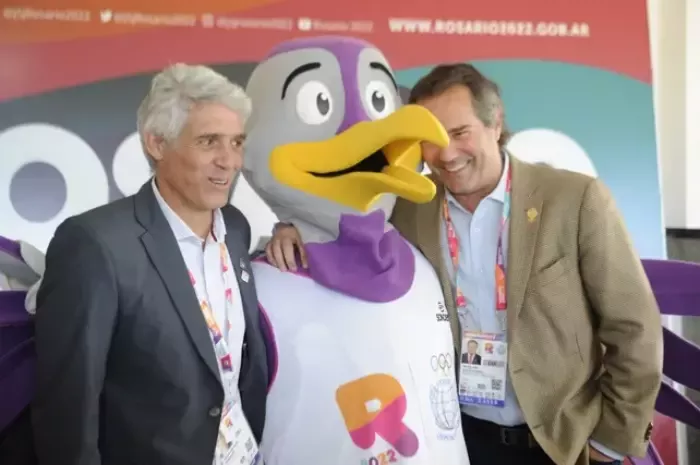 el-presidente-panam-sports-neven-ilic-junto-al-secretario-deporte-y-turismo-adrian-ghiglione-y-tete-la-mascota-los-juegos