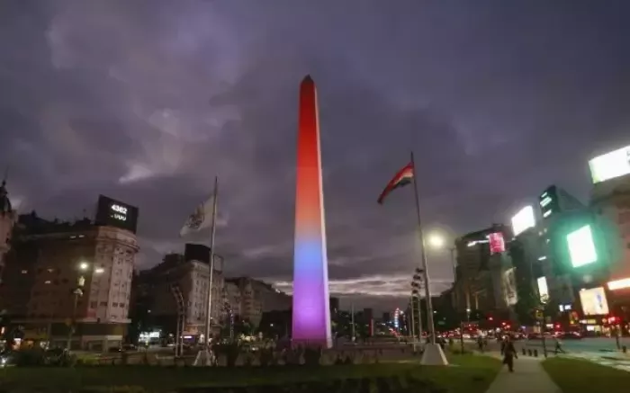 obelisco-lgtbq