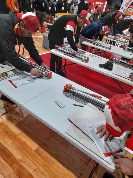 klaukol-en-busca-del-colocador-1