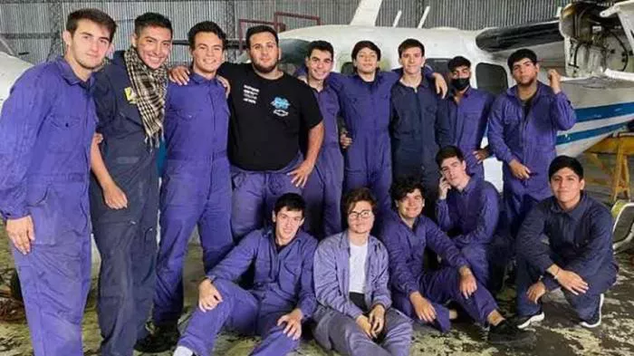 estudiantes-avion1