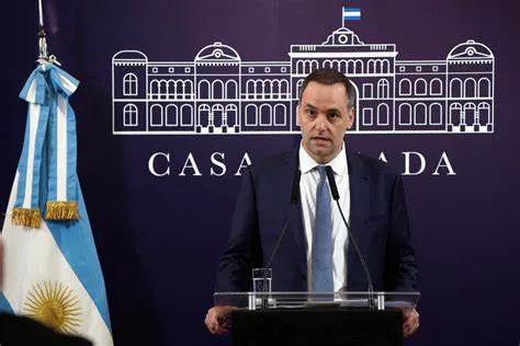 adorni-gobierno