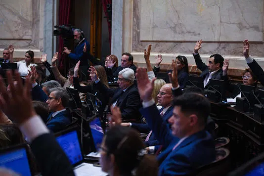 senadores-sueldos