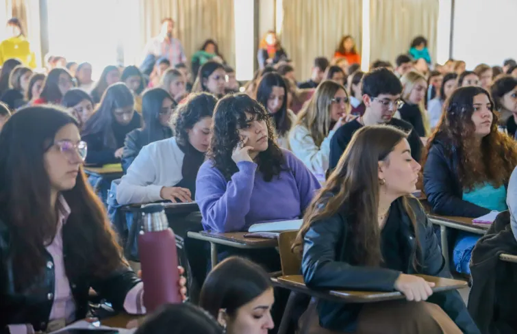 universitarios