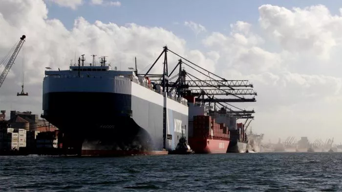 barco-carguero