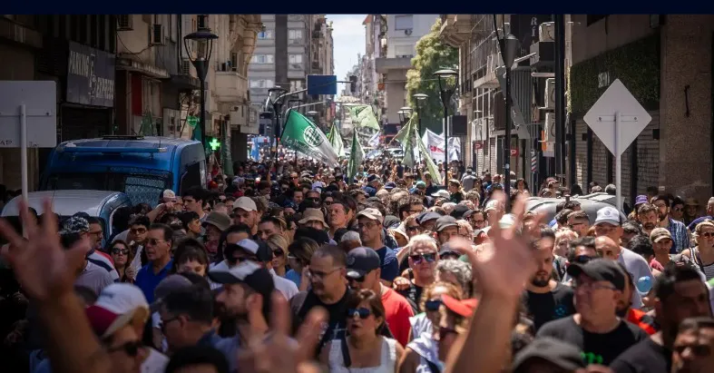 gente-manifestacion-calle