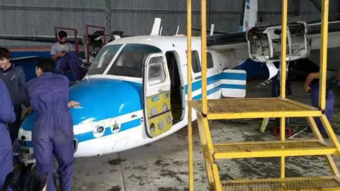 estudiantes-avion2
