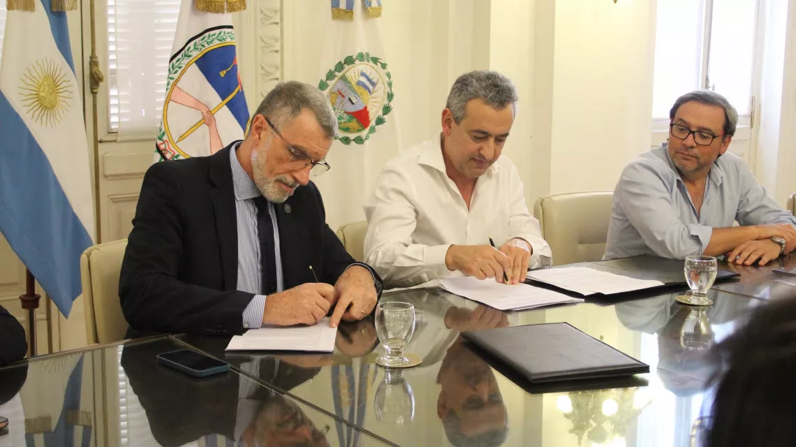 pablo-firma-camaras