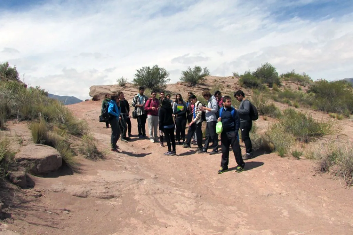 estudiantes-de-geologia-en-potrerillos