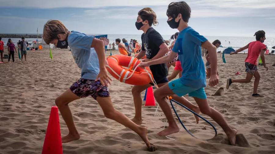 chicos-playa