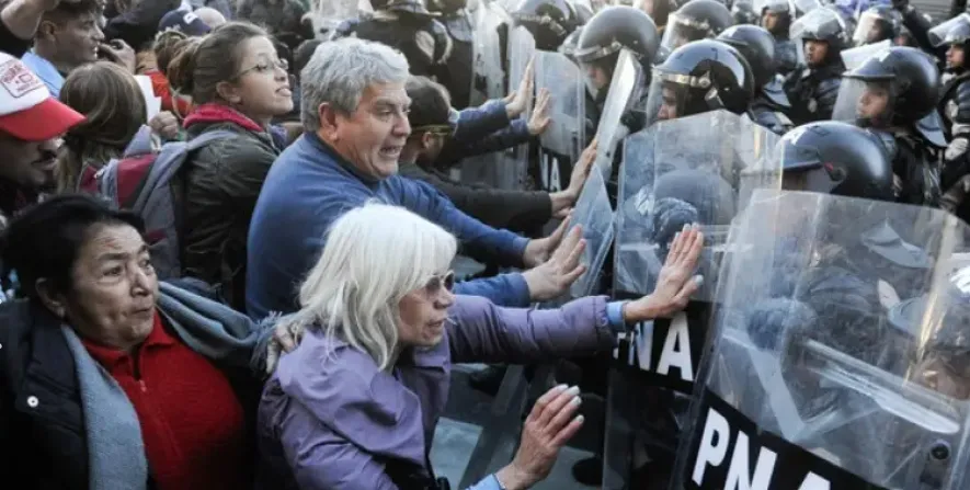 represion-jubilados3